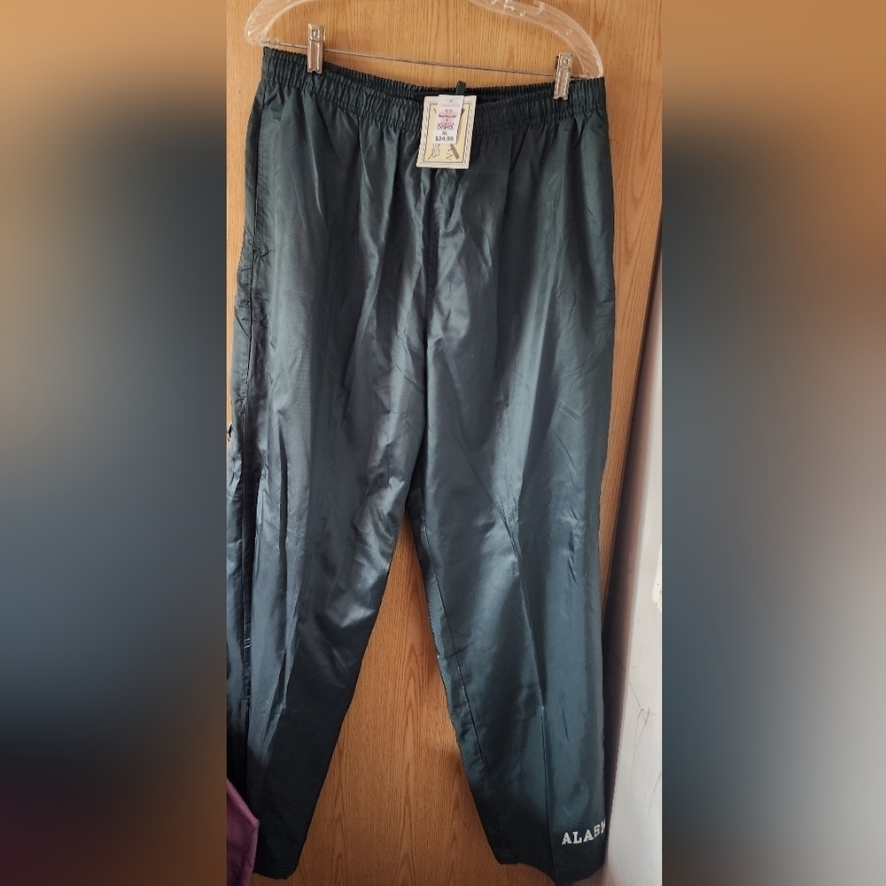 Green Sweatpants with Elastic Waistband and Cuffs